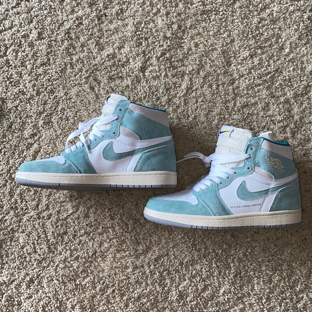 Never worn Air Jordan 1 Retro High OG Turbo Green